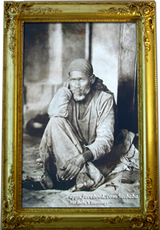 MySai.com :: Touch Feet for Blessings of Shirdi Sai Baba
